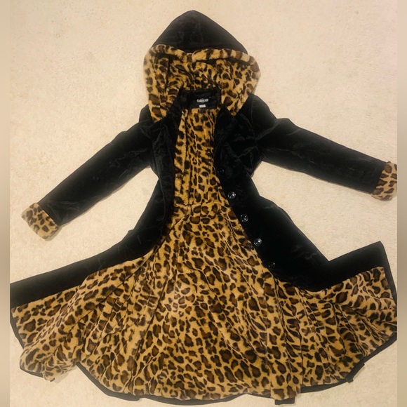 Collectif - Black velvet and leopard print faux fur coat - Picture 3 of 6